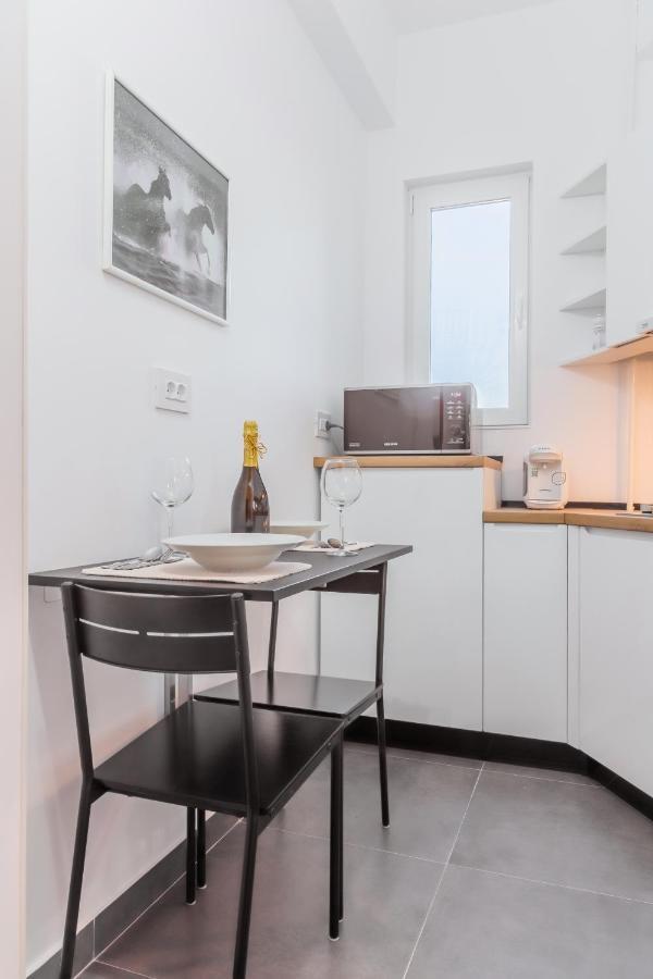 New Studio Carturesti - City Center Бухарест Екстер'єр фото